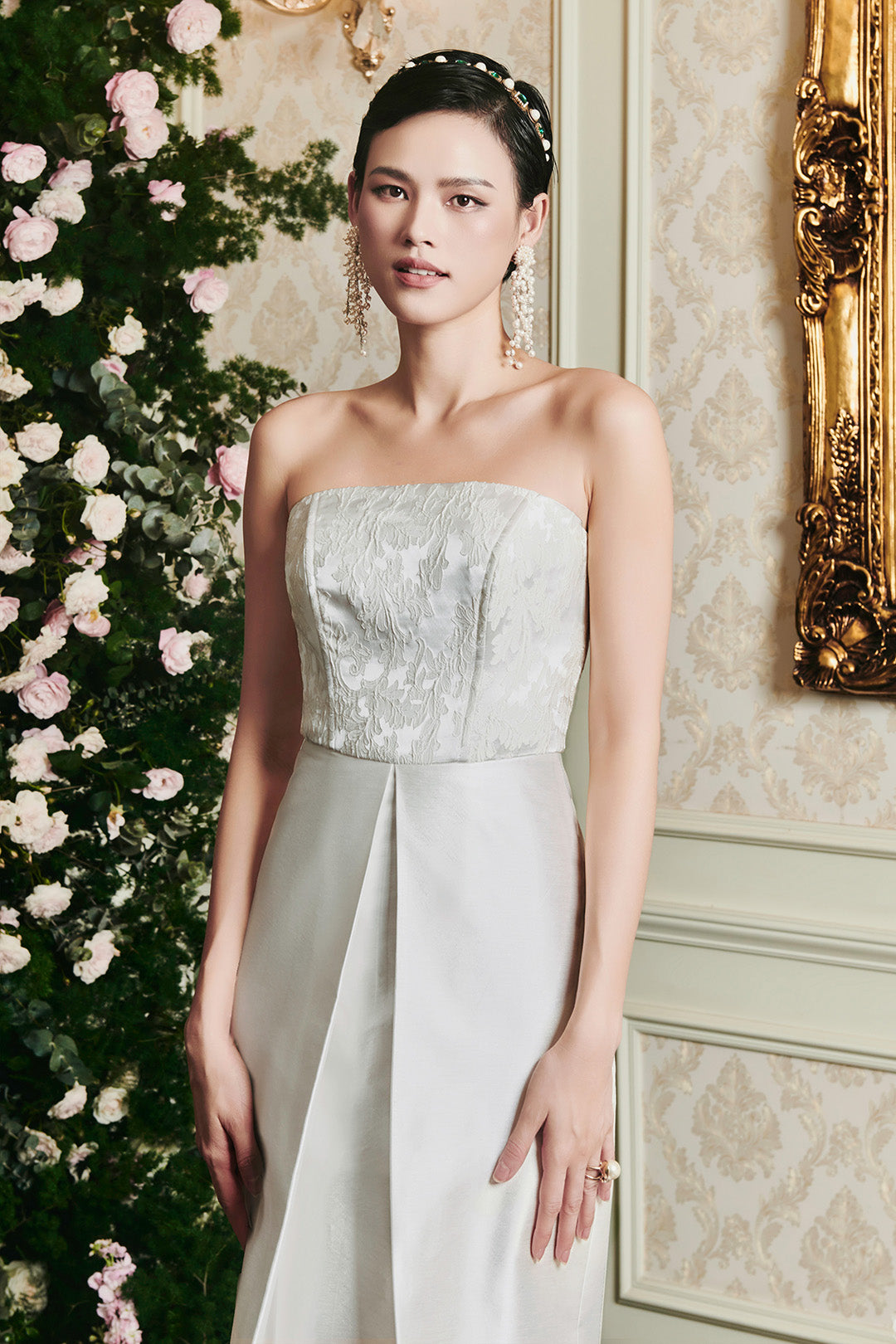 White Strapless Lady Evening Dress