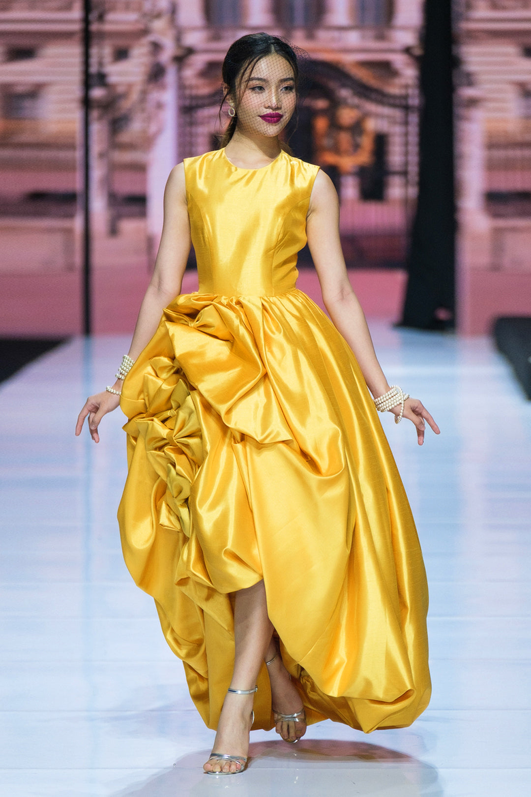 Round Neck Minid Ball Gown With Bow