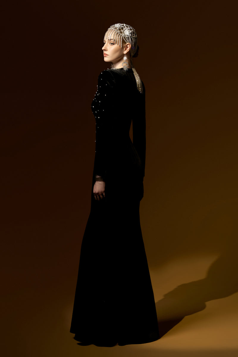 Long Sleeves Mermaid Gown With Round Neck And Emblished Crystals