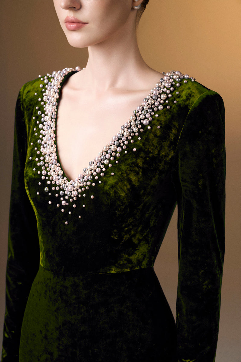 V-Neck Column Gown With Long Sleeves In Green Grain Velvet