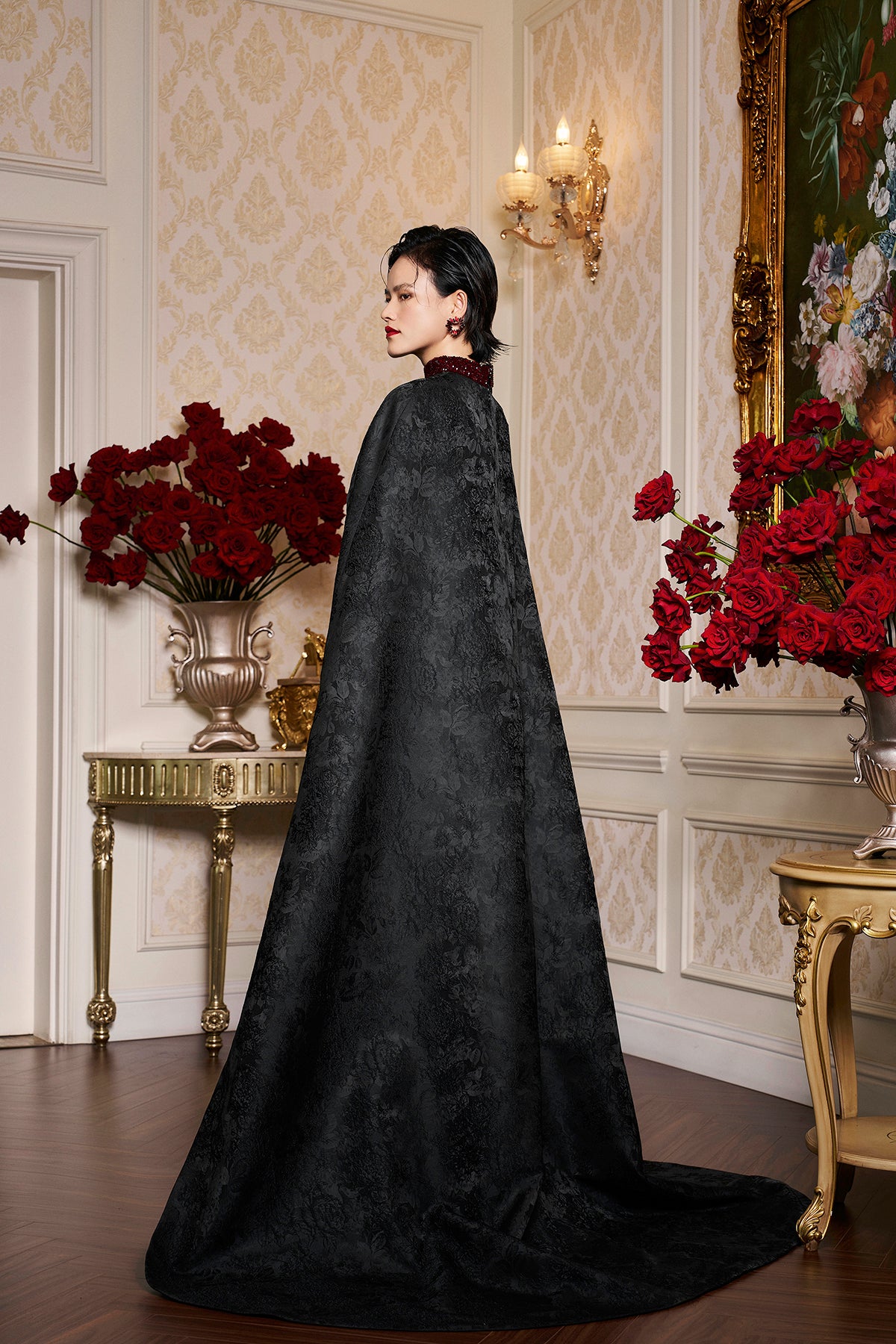 Round Neckline Sleeveless Agate Silk Gown with Rose Jacquard Long Cape